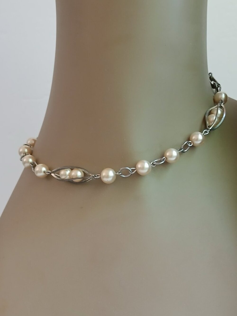 Vintage 50'/60's MCM Faux Pearl 15" Swirl Pod Choker & Screw Back Earring Set - Picture 4 of 11